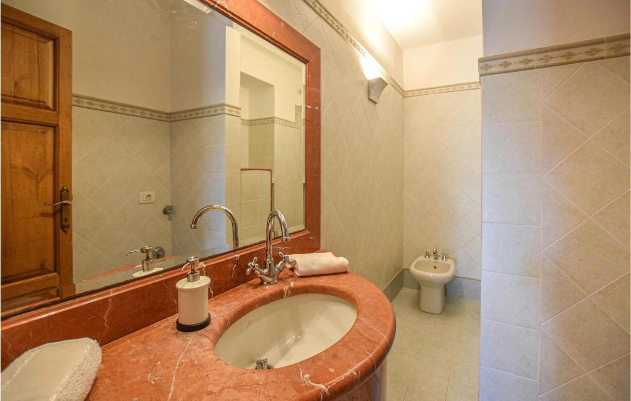 5 Bedroom Amazing Home In Fabbiano Fabbiano  Exteriér fotografie