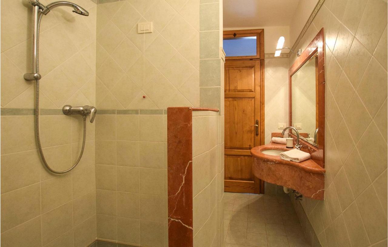 5 Bedroom Amazing Home In Fabbiano Fabbiano  Exteriér fotografie